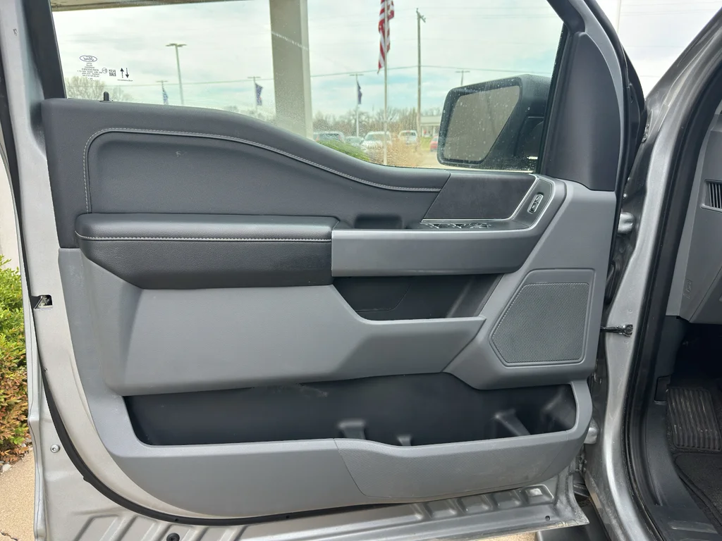 Used 2025 Iconic Silver Metallic Ford XLT image 11