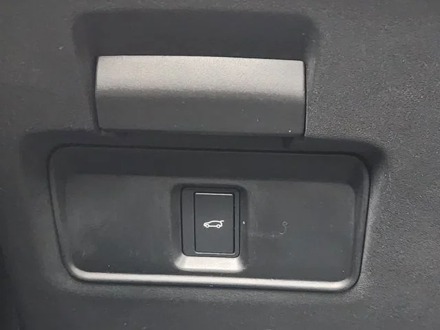 Certified Used 2025 White Land Rover S image 21
