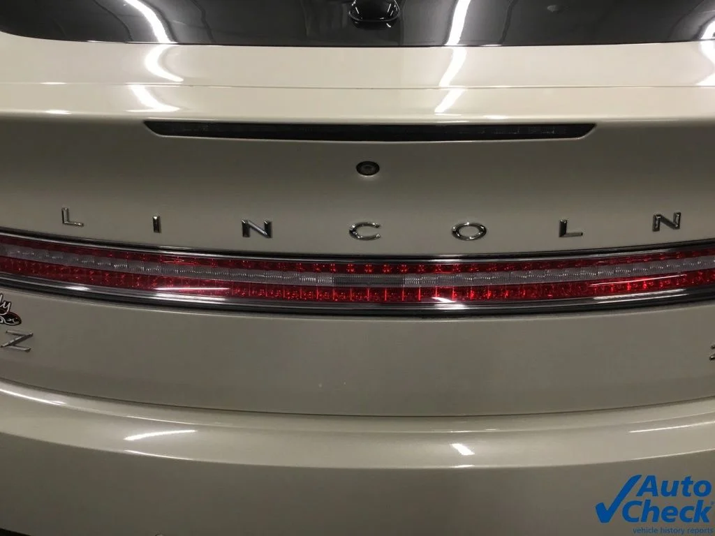 Used 2015 Silver Lincoln Base image 14