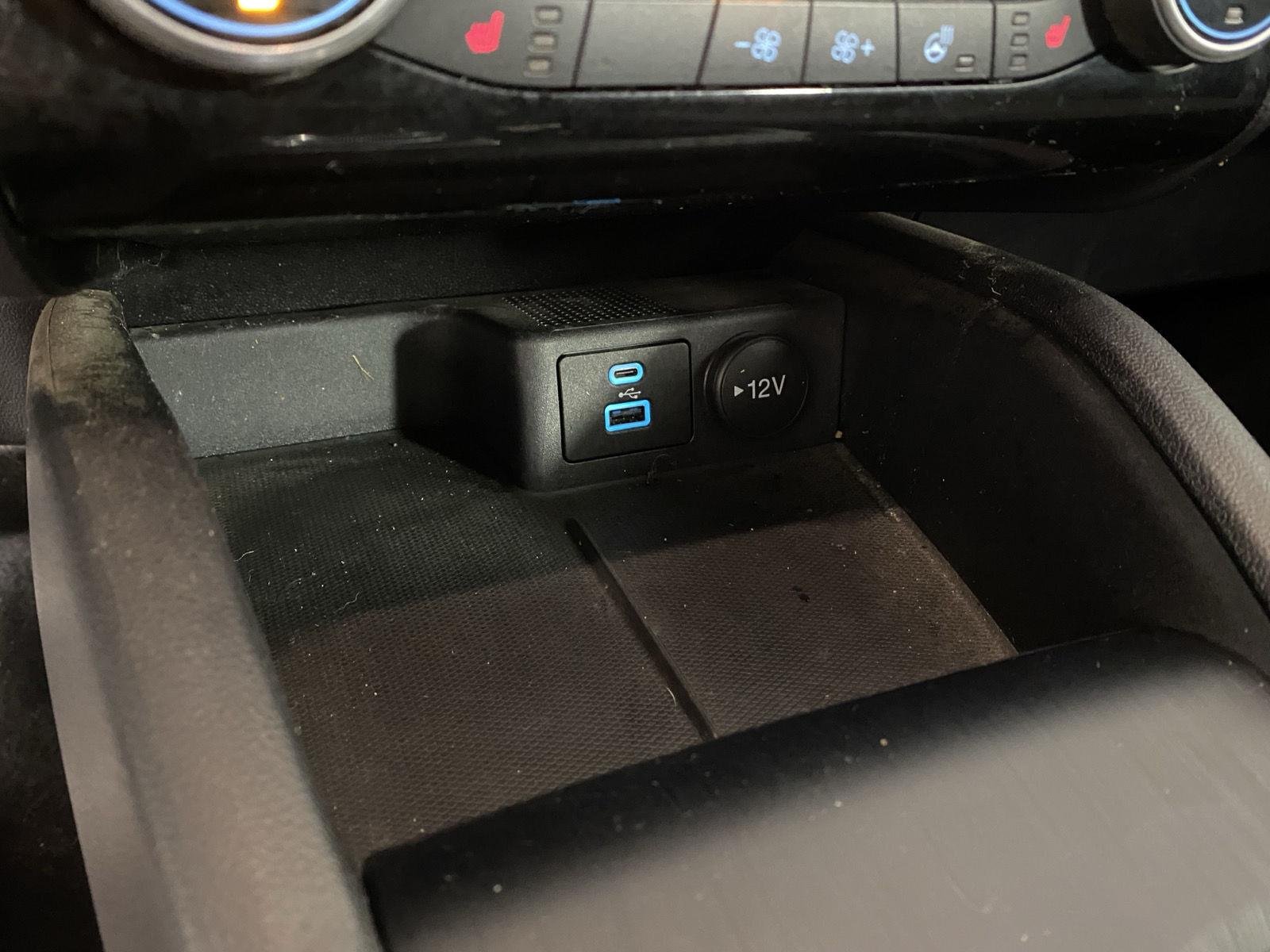Used 2022 Oxford White Ford SE Hybrid image 15