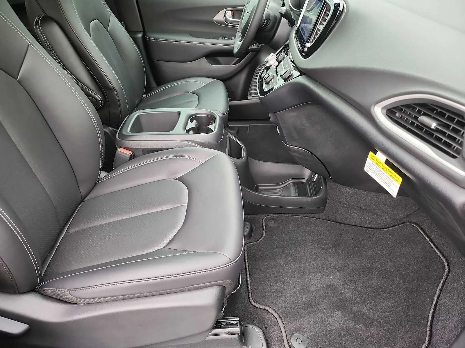 2026 Chrysler Voyager LX - Photo 18