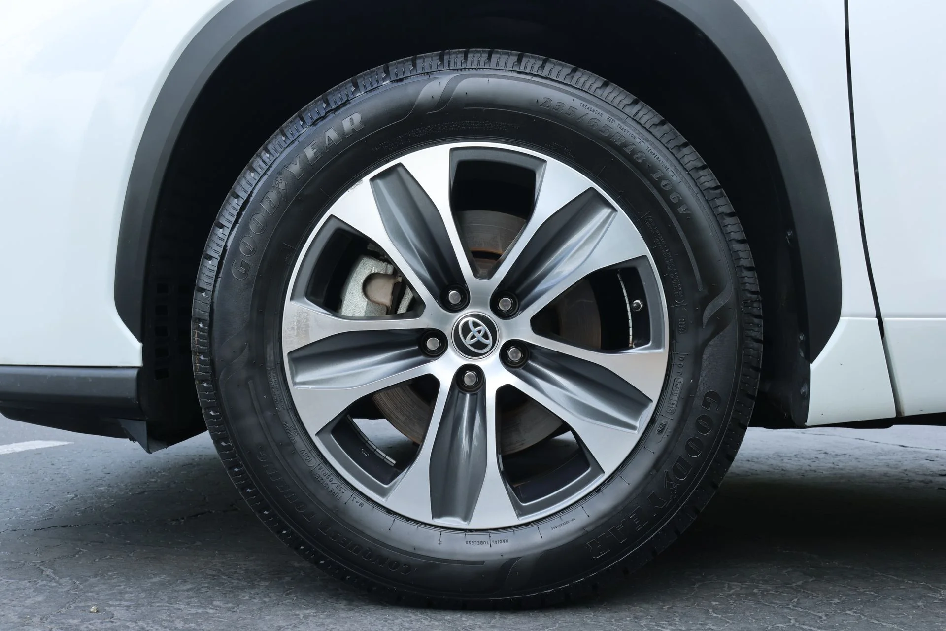 Used 2023 Beige Toyota XLE image 5