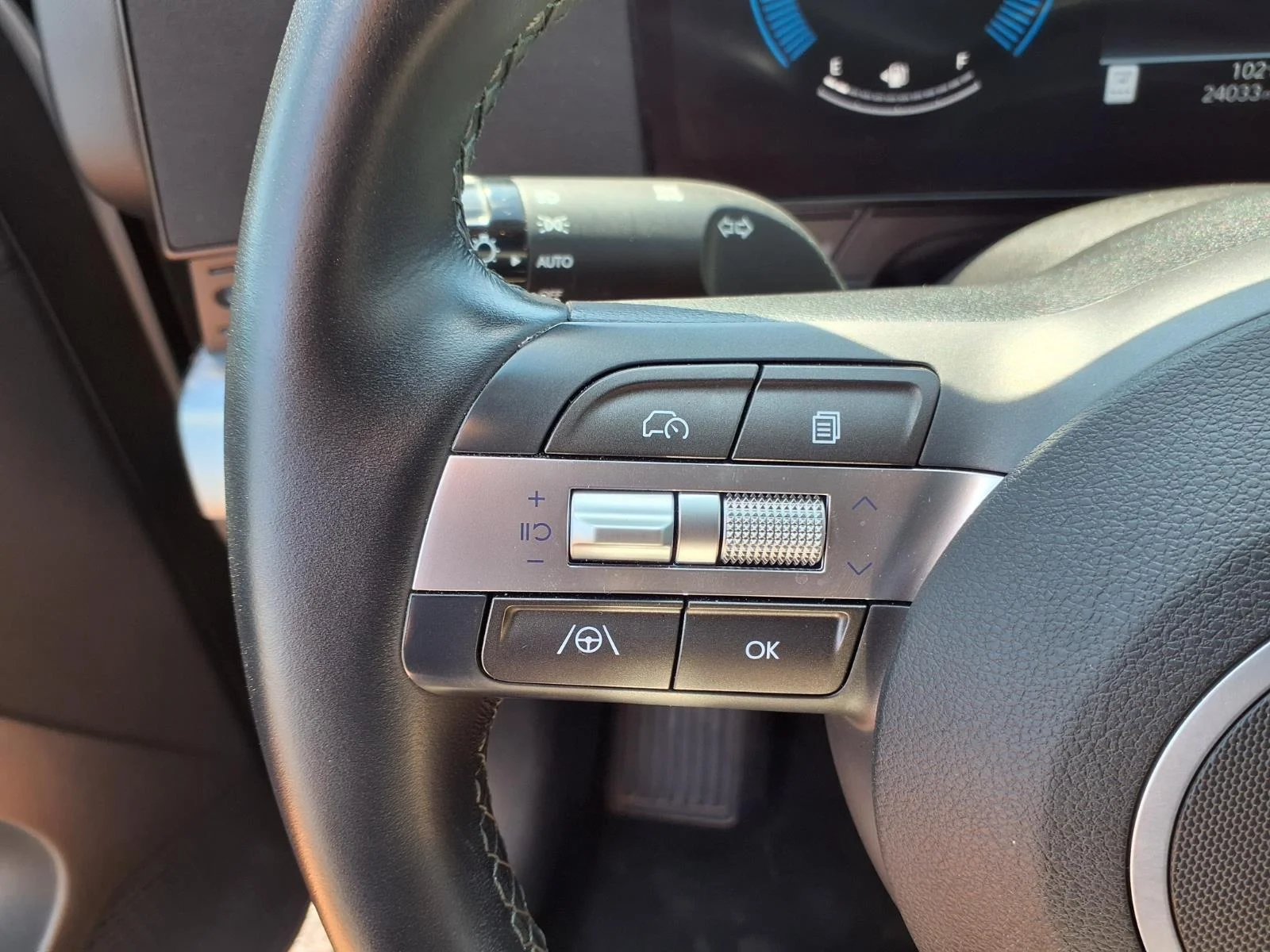 Used 2025 Cyber Gray Metallic Hyundai SEL image 12