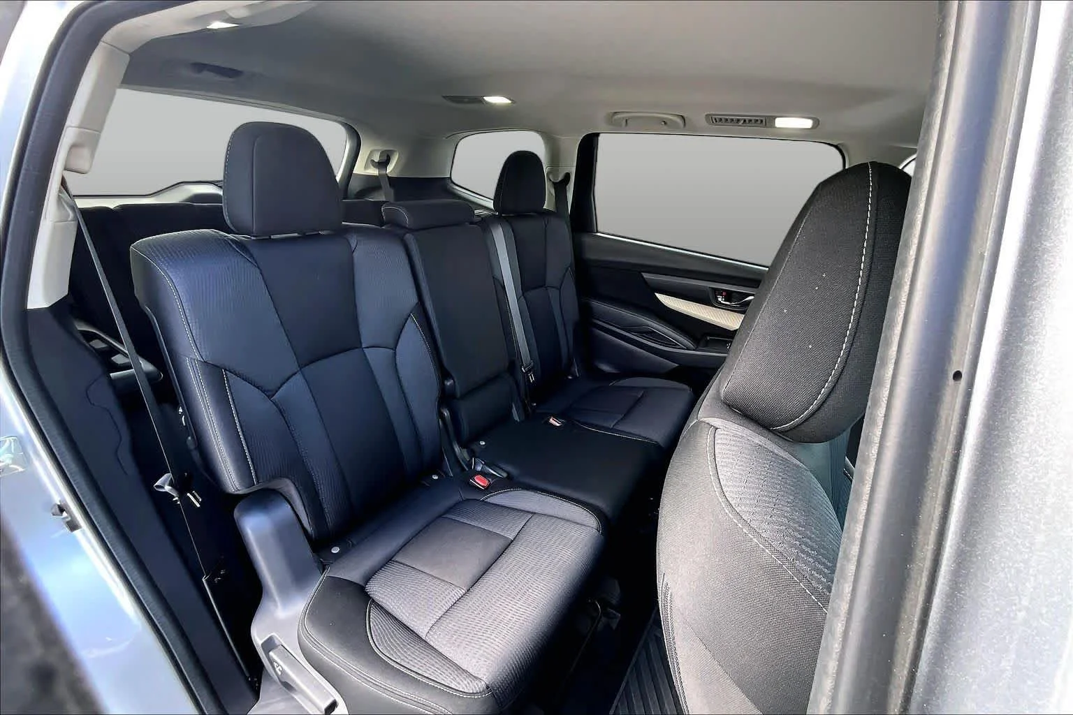 Used 2022 Ice Silver Metallic Subaru Premium image 20