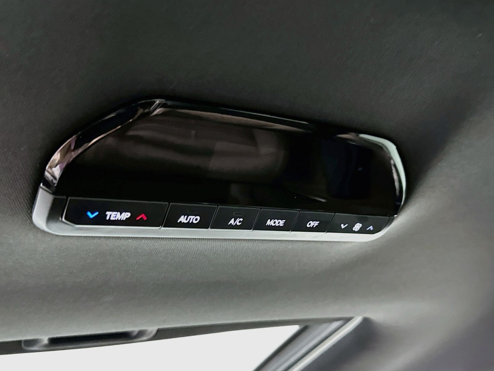 Used 2024 Snow White Pearl Kia Land image 26