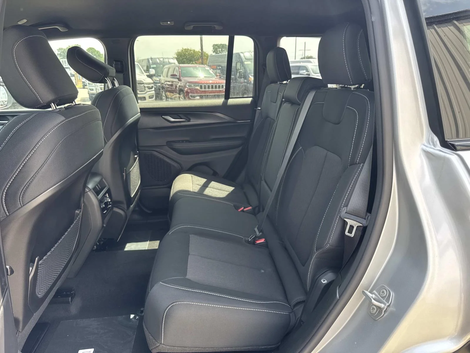 New 2026 Silver Zynith Exterior Paint Jeep Laredo image 7
