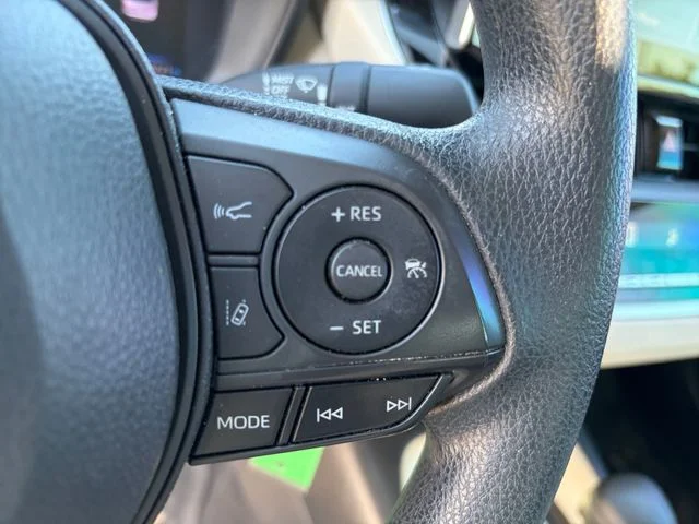 Used 2020  Toyota LE image 28