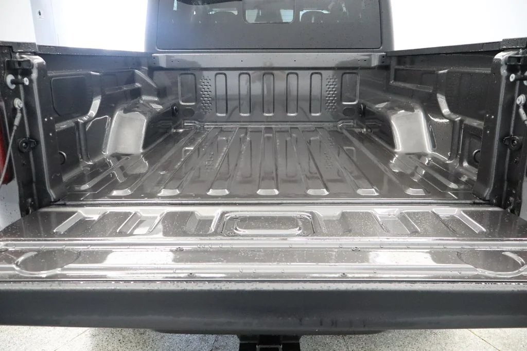 New 2026 Granite Crystal Metallic Clear-Coat Exterior Paint Jeep Mojave image 21