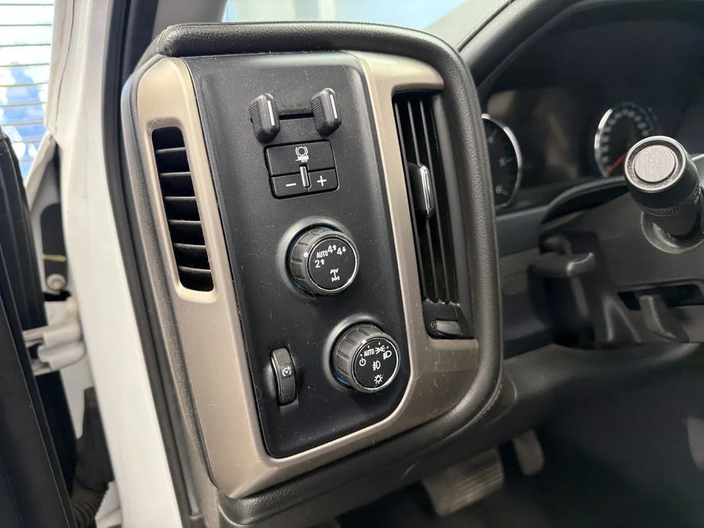 Used 2017 White GMC Denali image 15