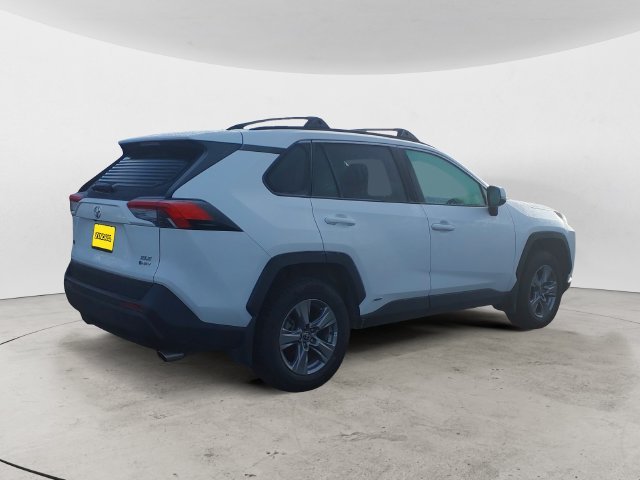 Used 2025 White Toyota XLE image 5