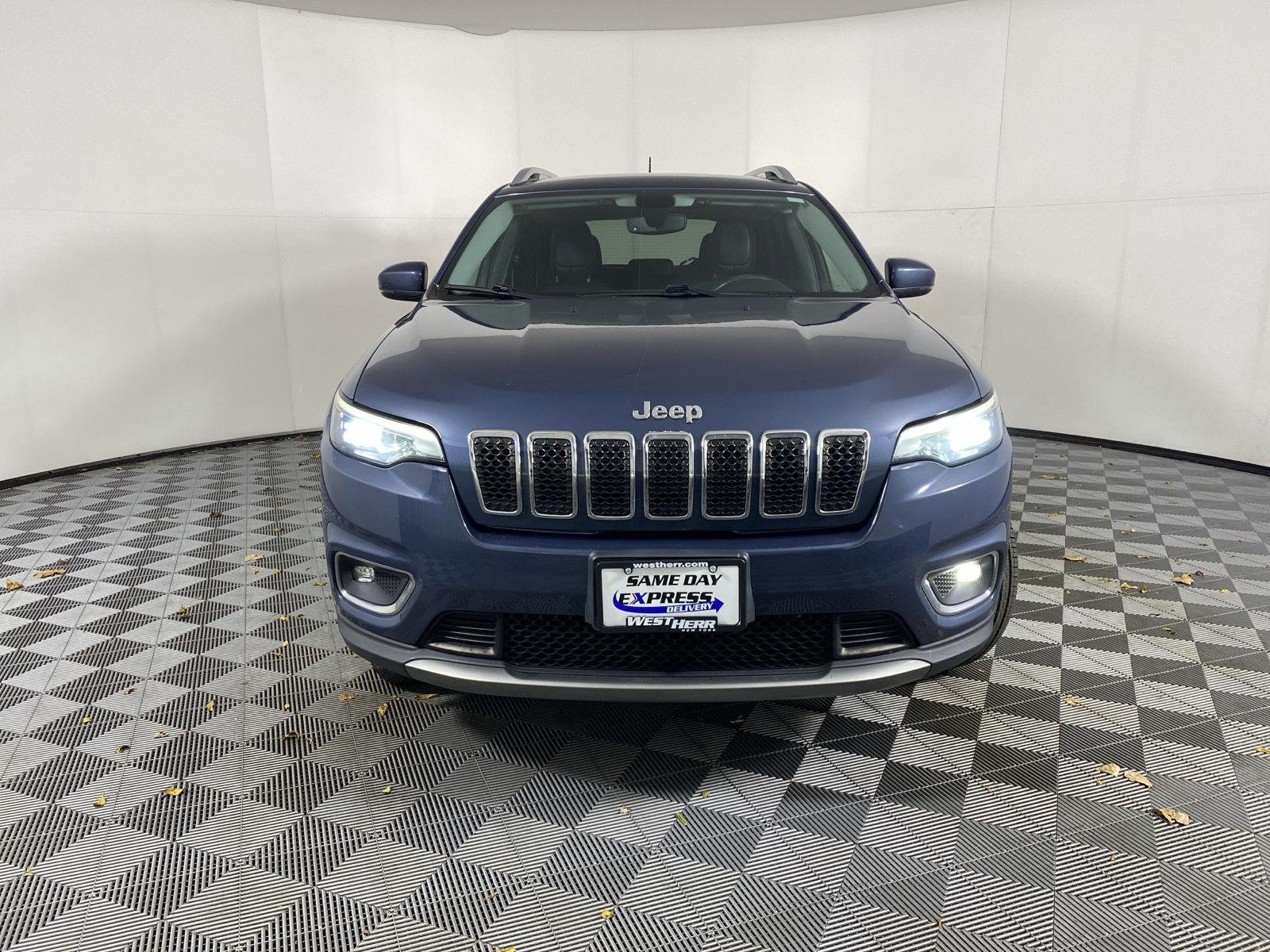 Used 2019 Blue Shade Pearlcoat Jeep Limited image 2