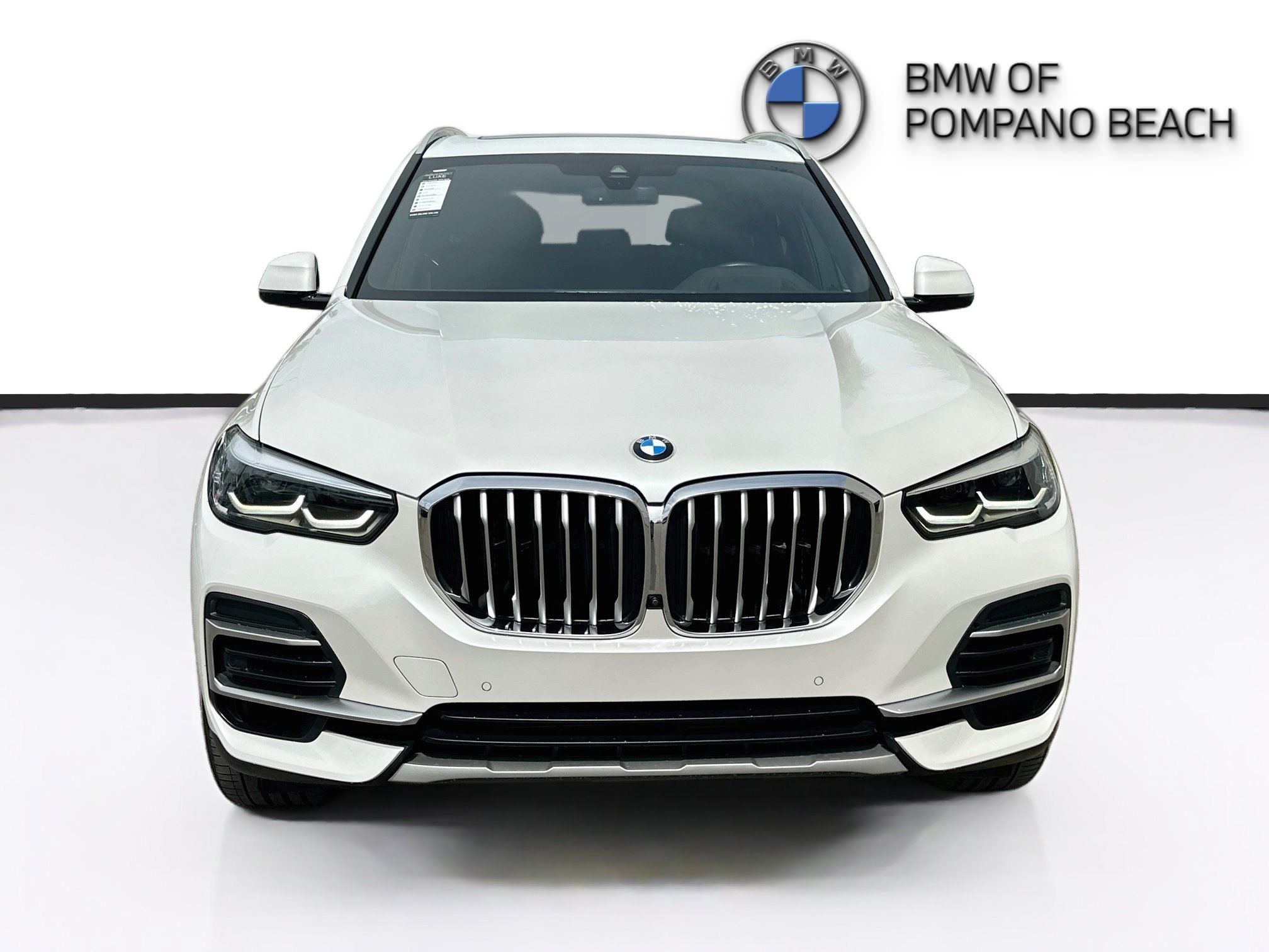 Used 2022 Mineral White Metallic BMW sDrive40i image 2