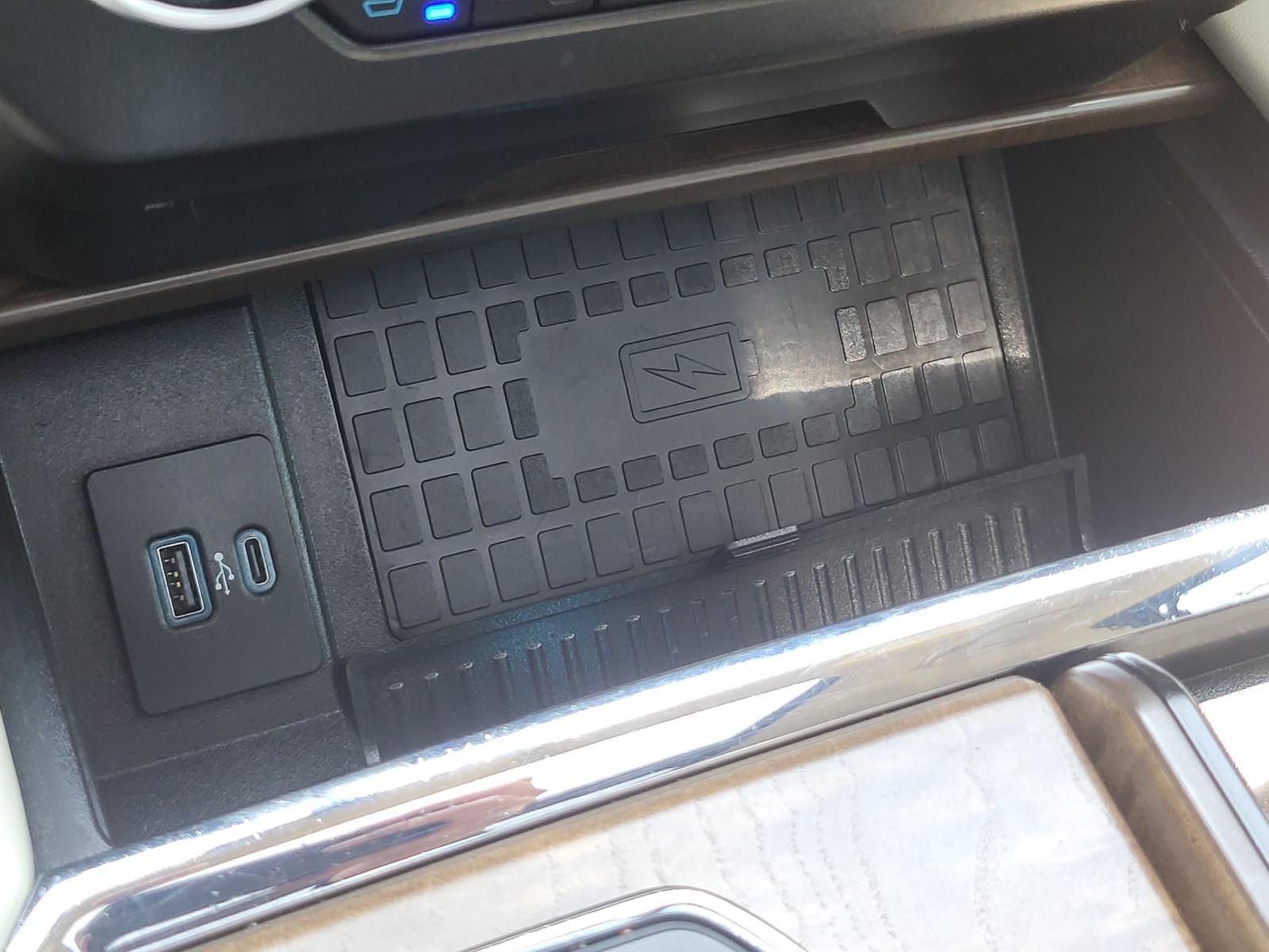 Used 2020 Desert Gold Metallic Ford Platinum image 32