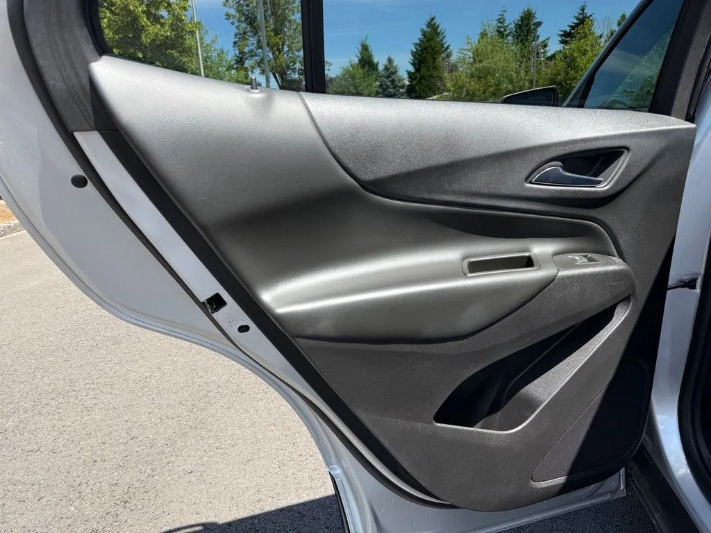 Used 2022 Silver Ice Metallic Chevrolet LT image 18