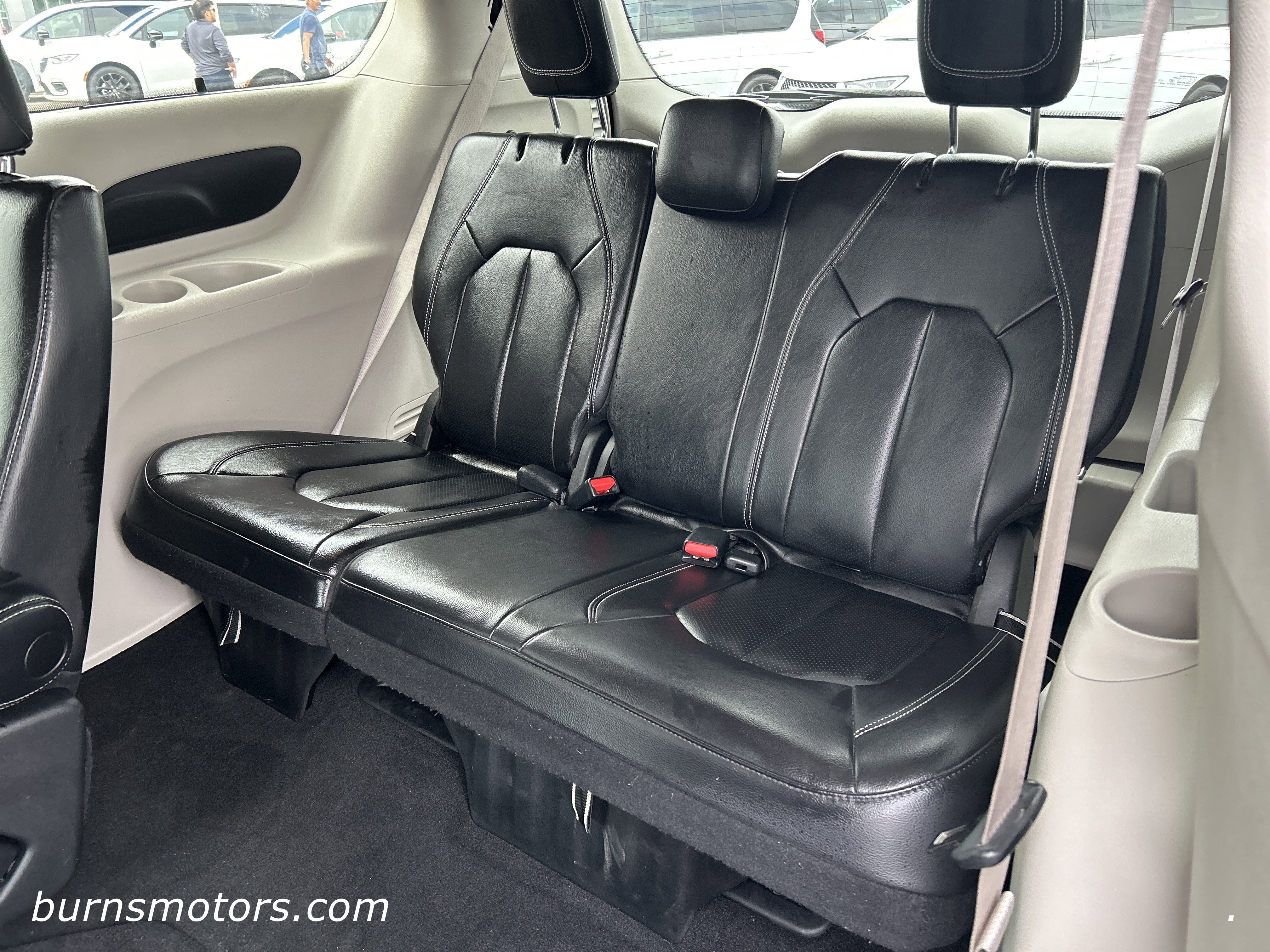 Used 2022 Bright White Chrysler Touring L image 9
