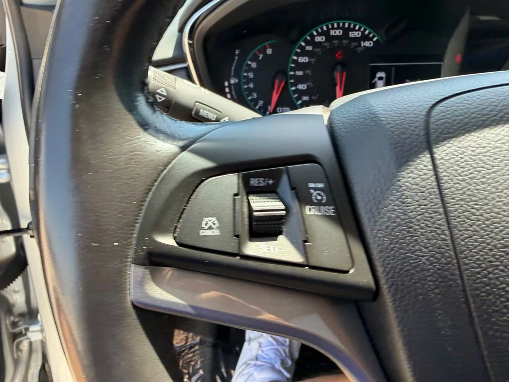 Used 2022 Silver Chevrolet LT image 17