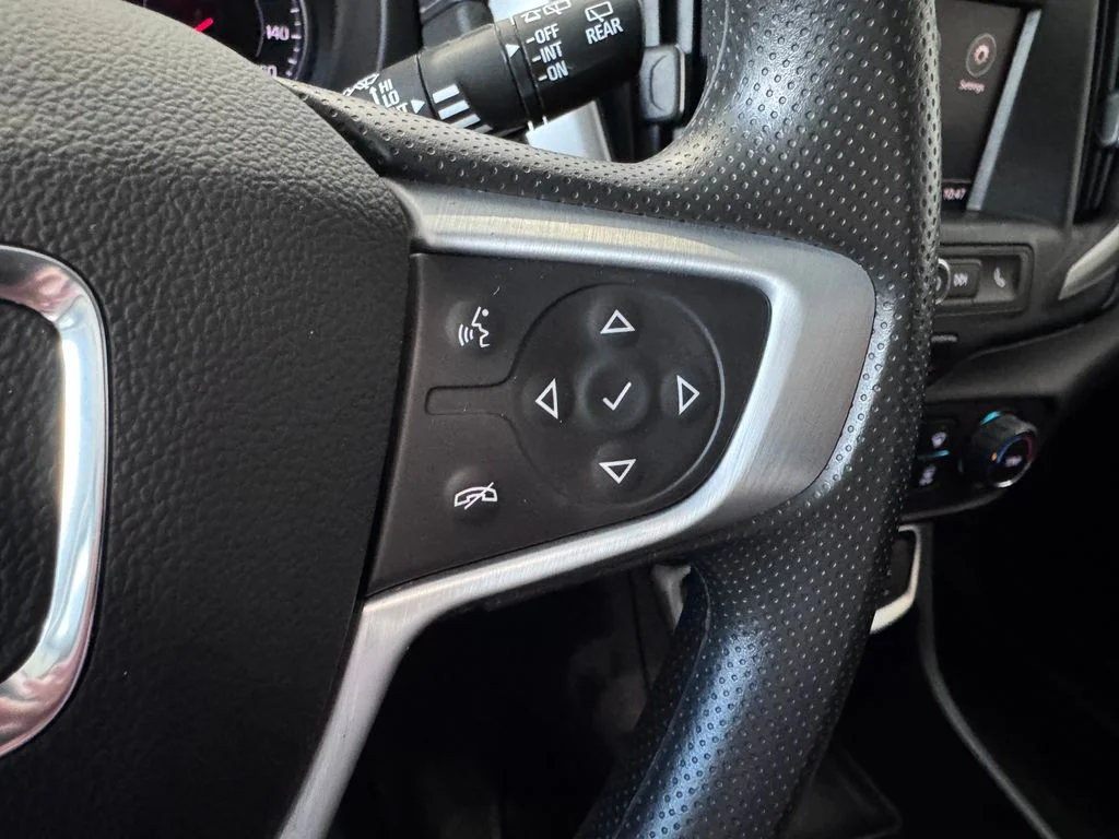 Used 2022 White GMC SLE image 15