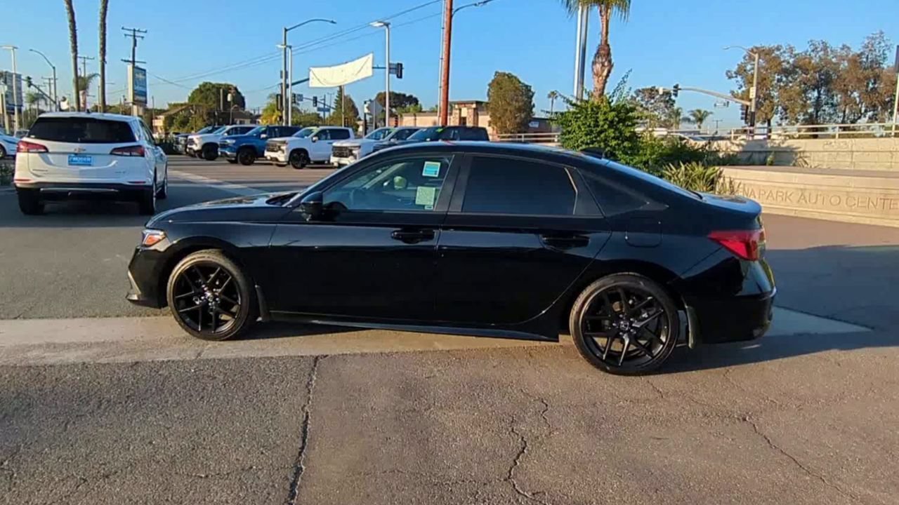 Used 2024  Honda Sport image 5