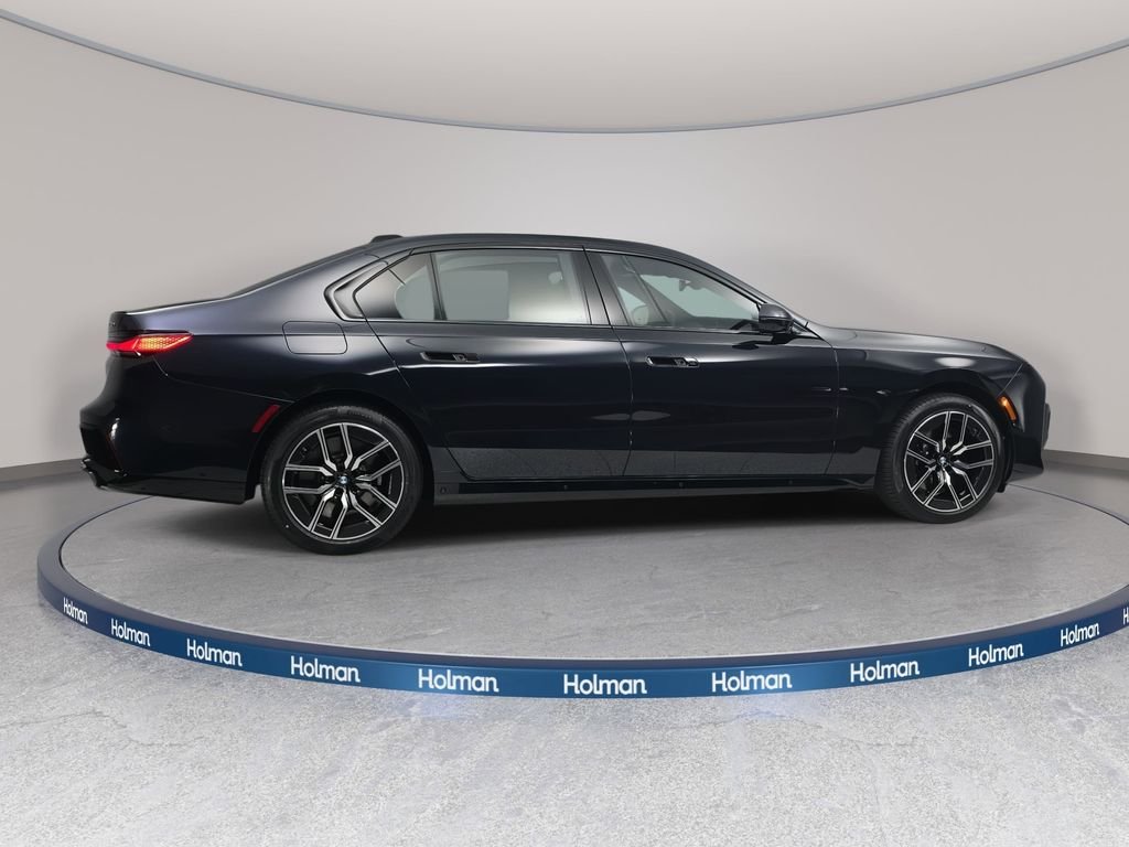 2026 BMW 7 Series 760i - Photo 4