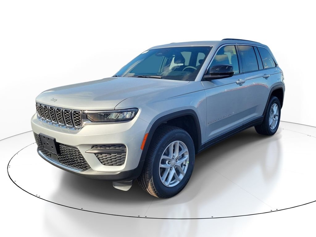 New 2026 Silver Zynith Jeep Laredo X image 2