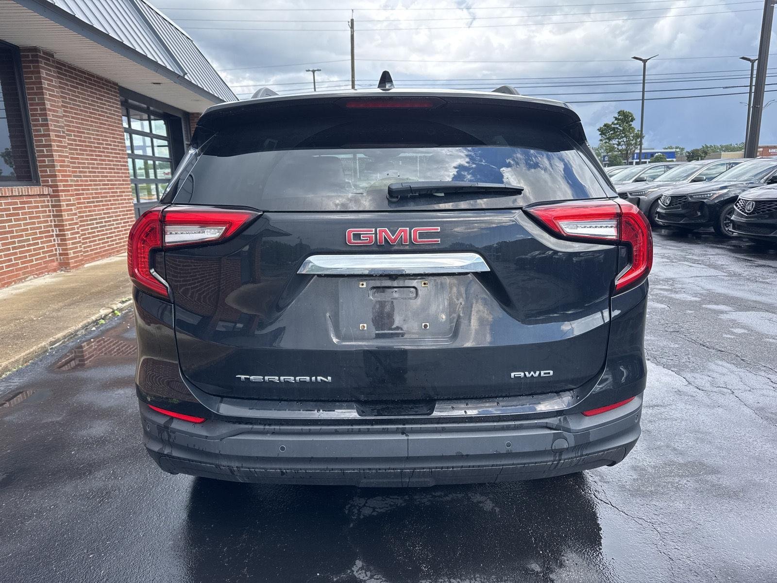 Used 2022 Ebony Twilight Metallic GMC SLE image 5