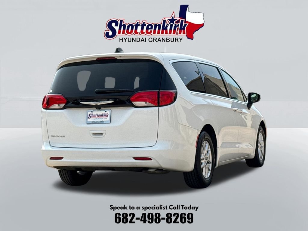 Used 2022 White Chrysler LX image 6