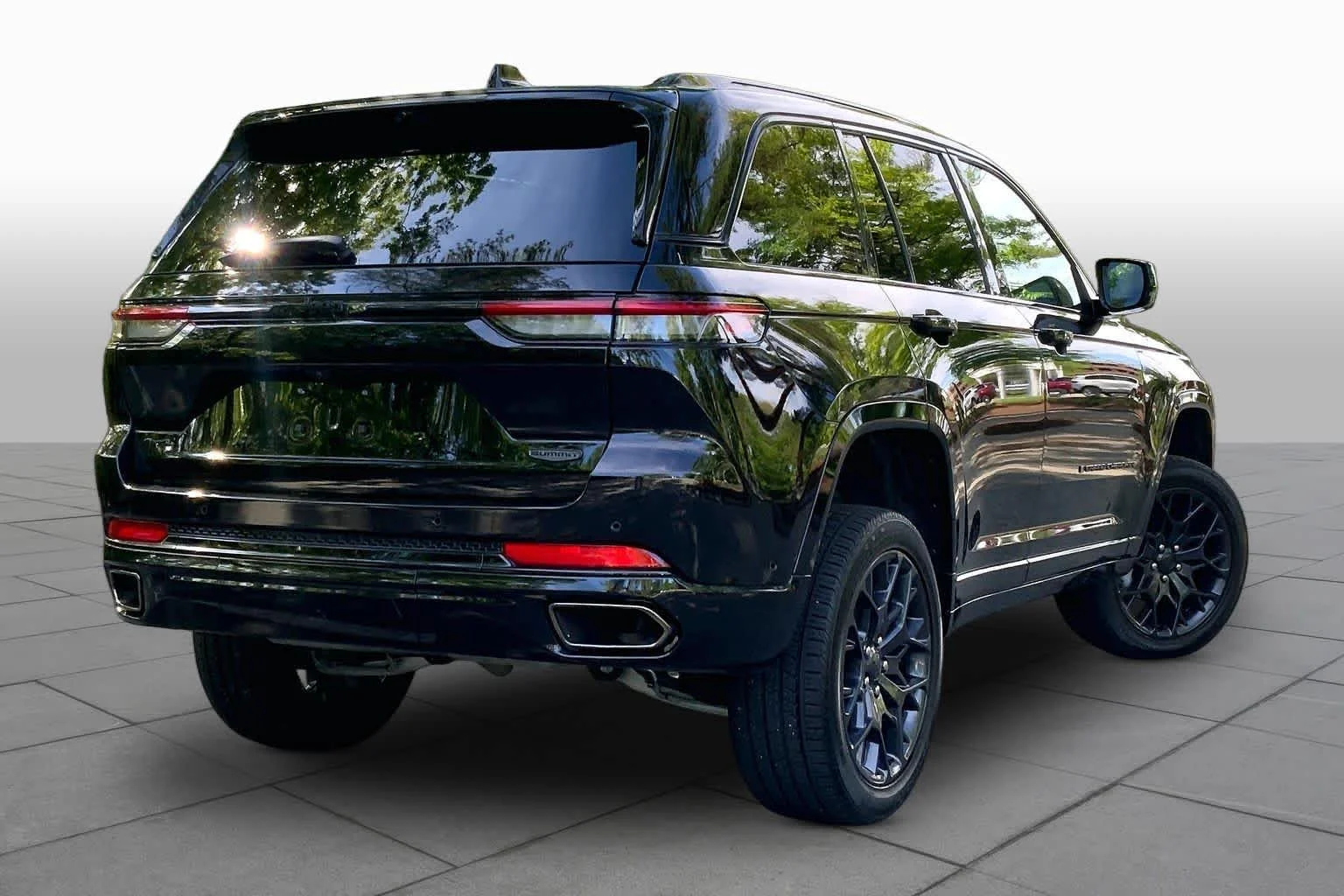 Used 2025 Diamond Black Crystal Pearlcoat Jeep Summit Reserve image 12