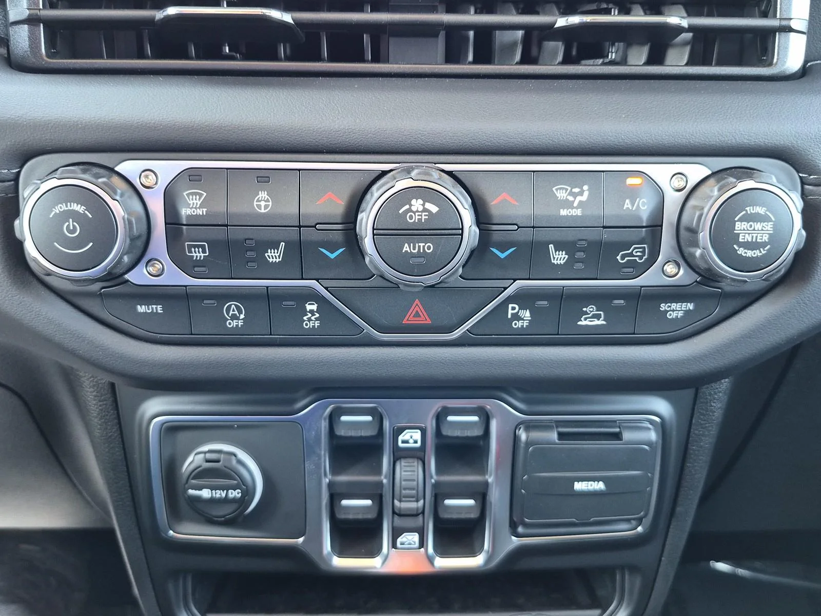 New 2026 Reign Exterior Paint Jeep Sahara image 24