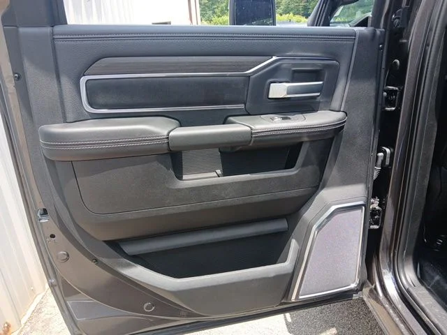New 2026 Granite Crystal Metallic Clear-Coat Exterior Paint RAM Laramie image 22