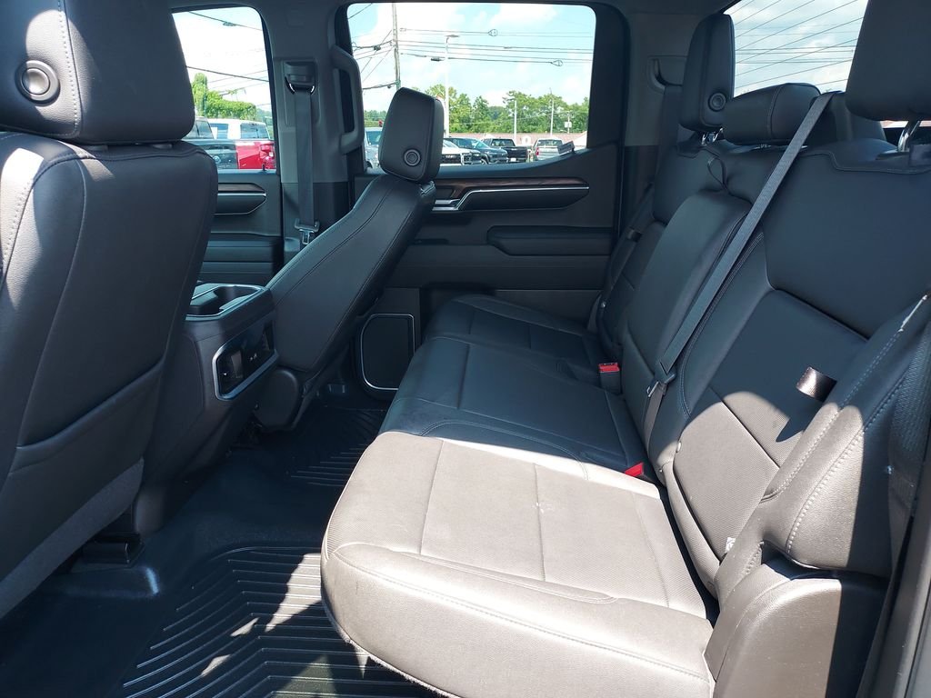 Used 2022 Black GMC SLT image 13