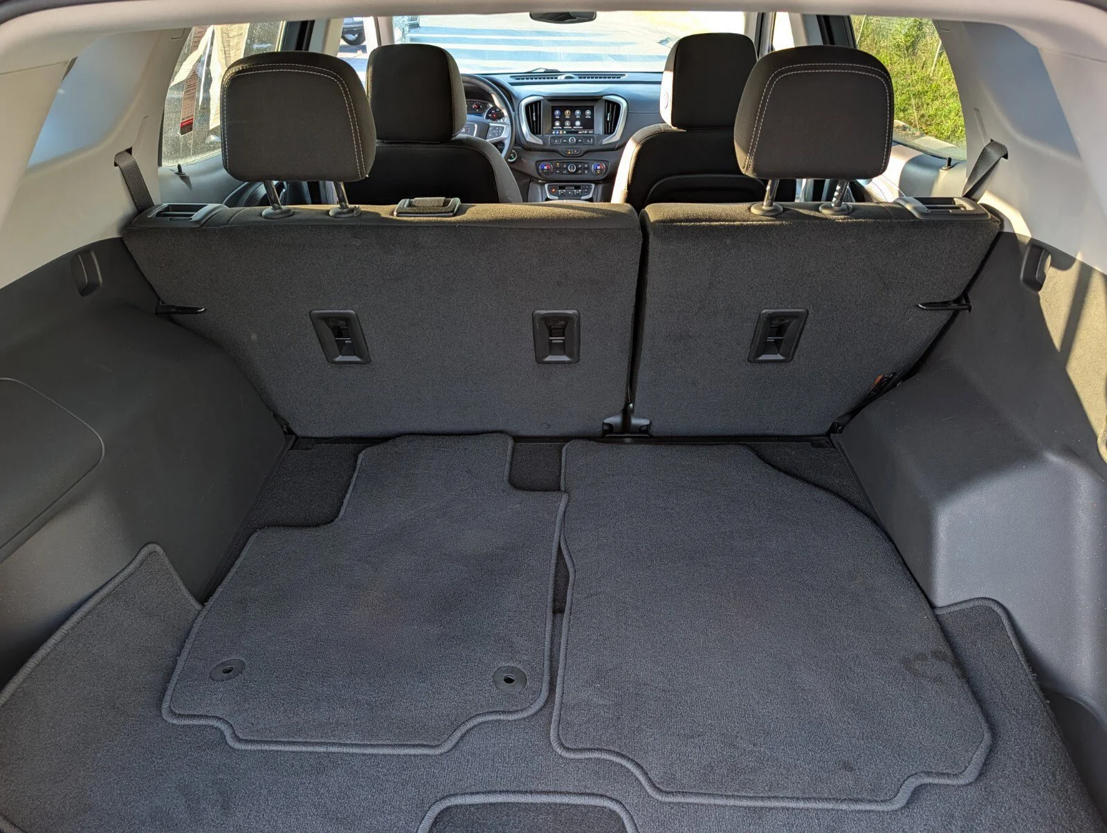 Used 2023 SUMMIT WHITE GMC SLE image 21
