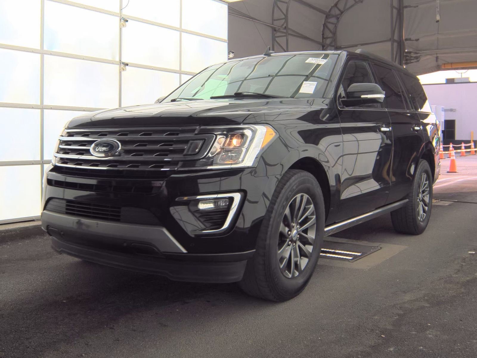 2021 Ford Expedition Limited's photo
