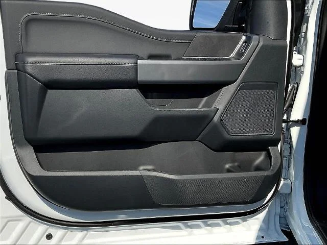 New 2026 Oxford White Ford XLT image 29