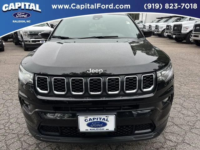 Used 2025 Black Jeep Latitude image 10