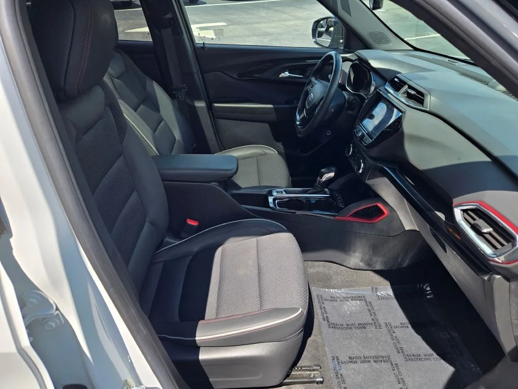 Used 2022 White Chevrolet RS image 7