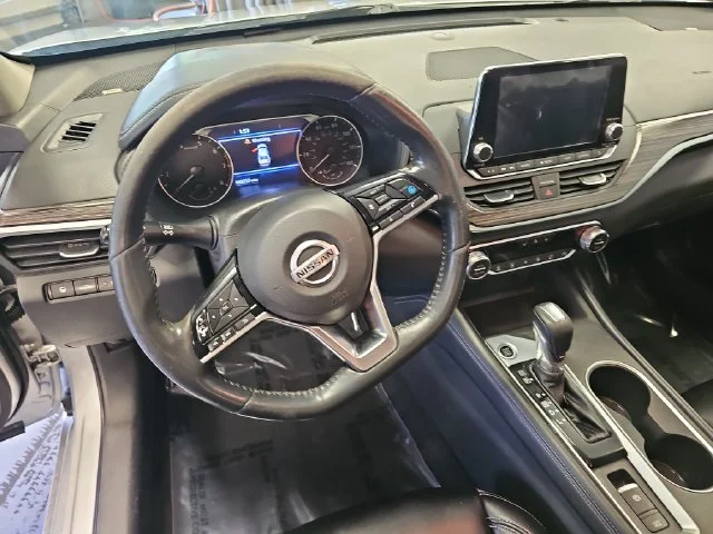 Used 2019 Silver Nissan 2.5 SL image 16
