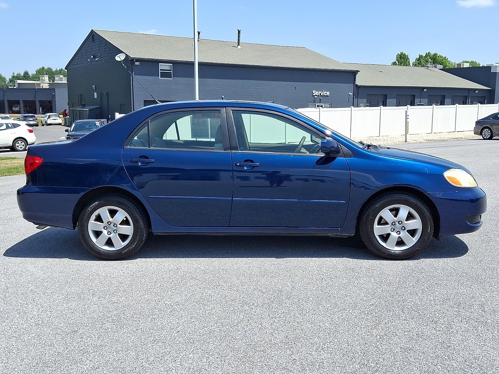 Used 2005 Indigo Ink Pearl Toyota LE image 8