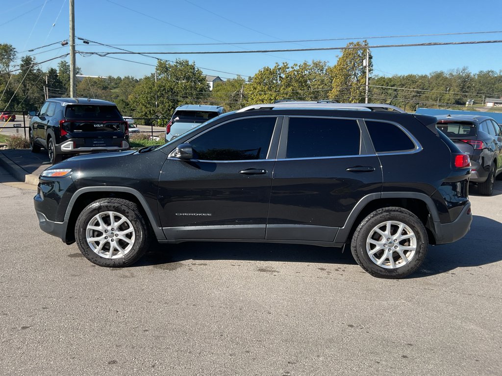 Used 2015 Brilliant Black Crystal Pearlcoat Jeep Latitude image 6