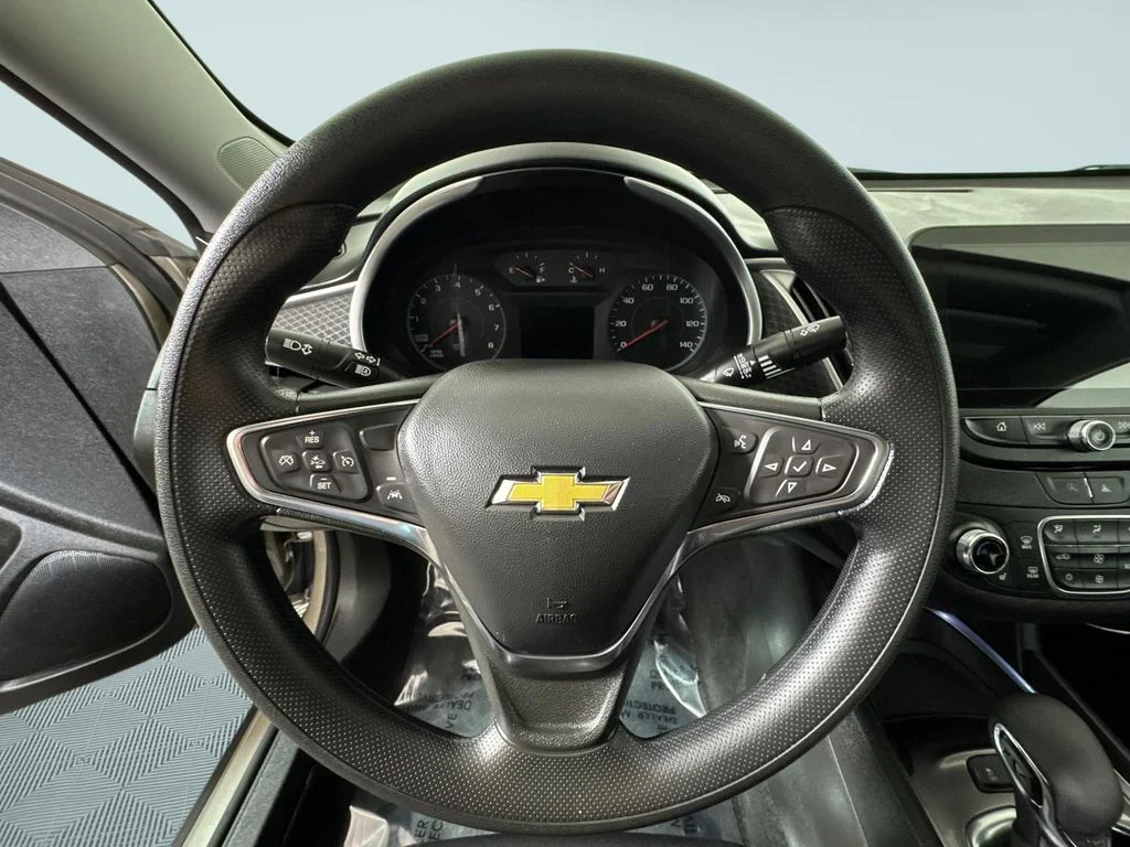 Used 2025 Gray Chevrolet LT image 26