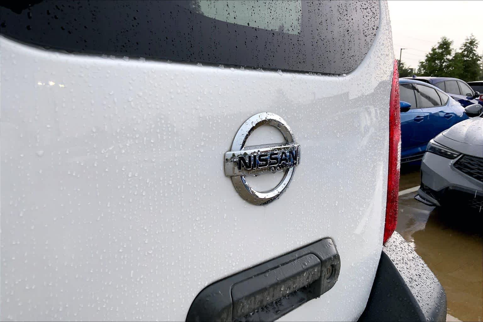 Used 2012 Avalanche Nissan S image 27