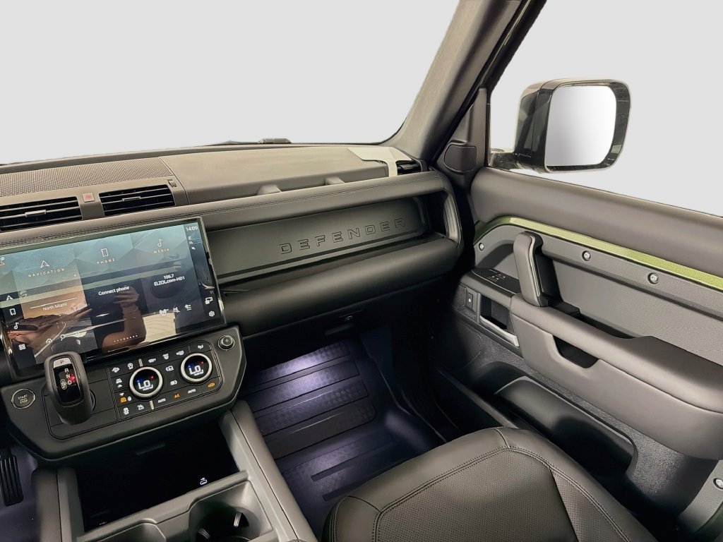 New 2026 Woolstone Green Land Rover X-Dynamic SE image 25