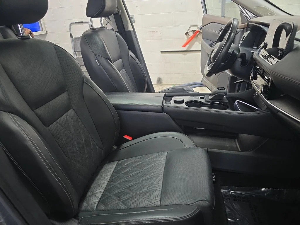Used 2023 Gray Nissan Platinum image 10