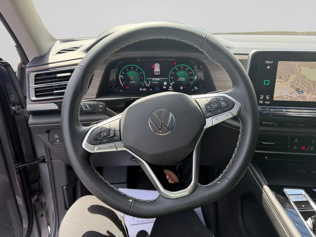 Used 2025  Volkswagen 2.0T SEL image 13