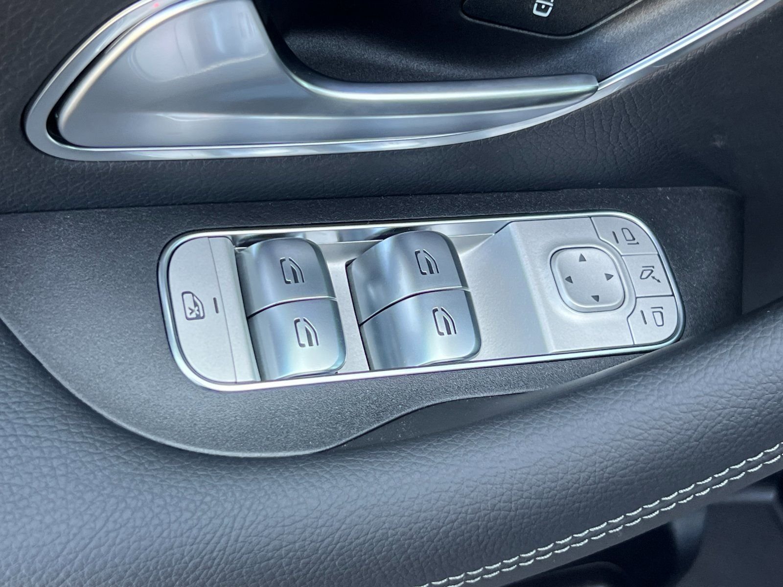 New 2026 MANUFAKTUR Alpine Grey Mercedes-Benz 450 Coupe image 15