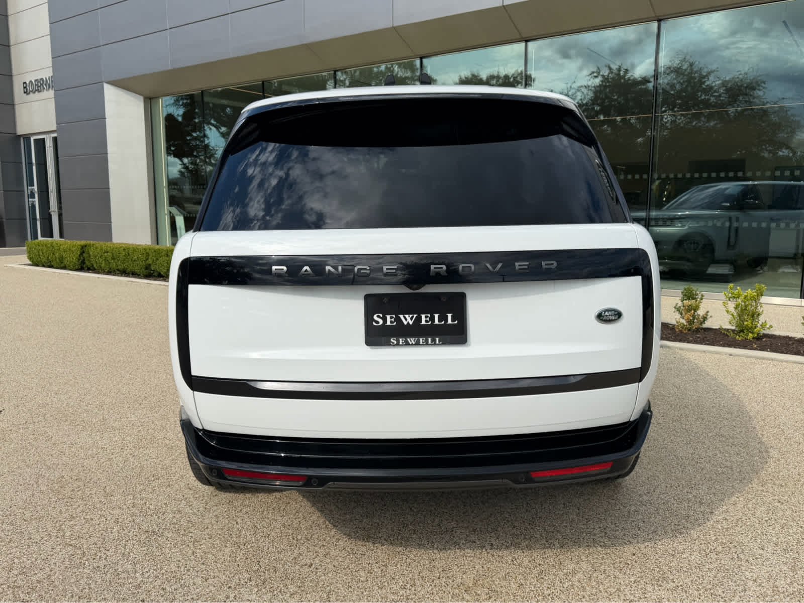 Certified Used 2023 Fuji White Land Rover SE image 7