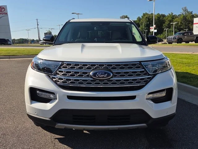 Used 2023 White Ford Limited image 2