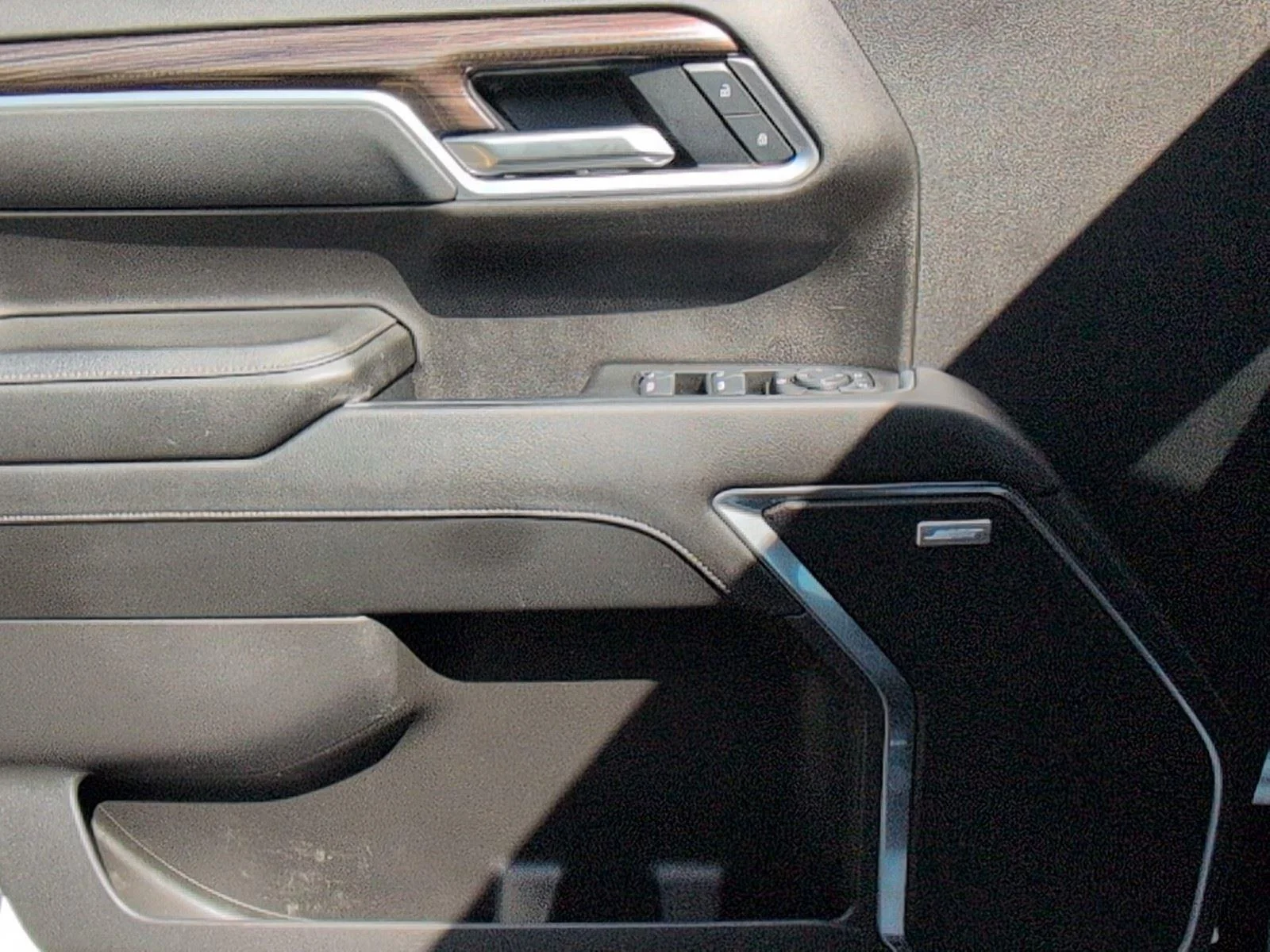 Used 2025 Summit White Chevrolet RST image 19