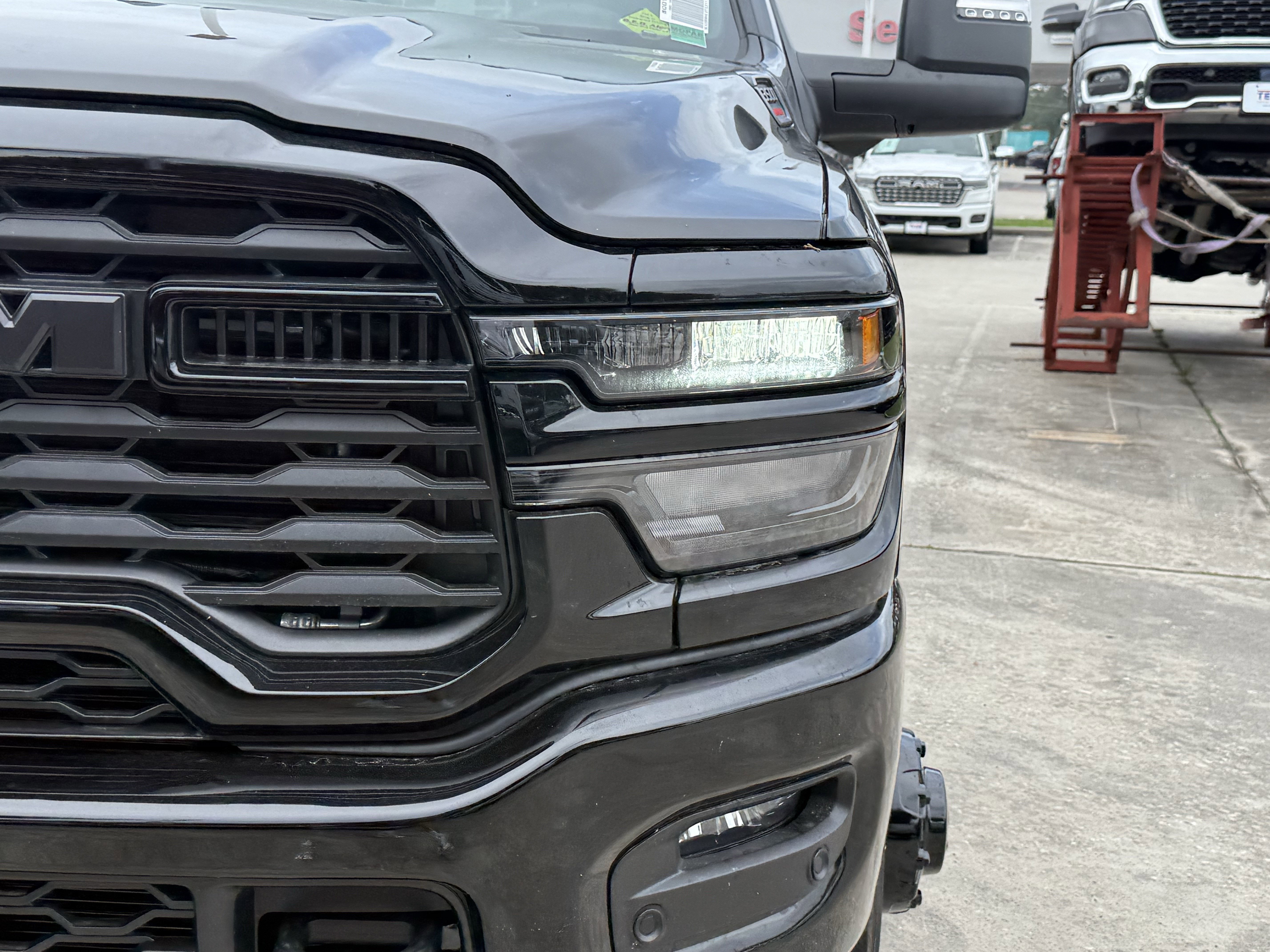 New 2026 Diamond Black Crystal Pearl-Coat Exterior Paint RAM Lone Star image 7