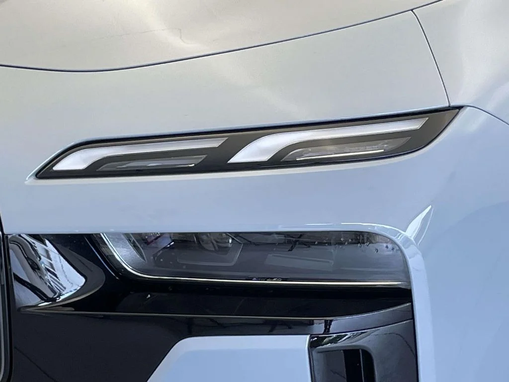2026 BMW 7 Series 740i - Photo 9