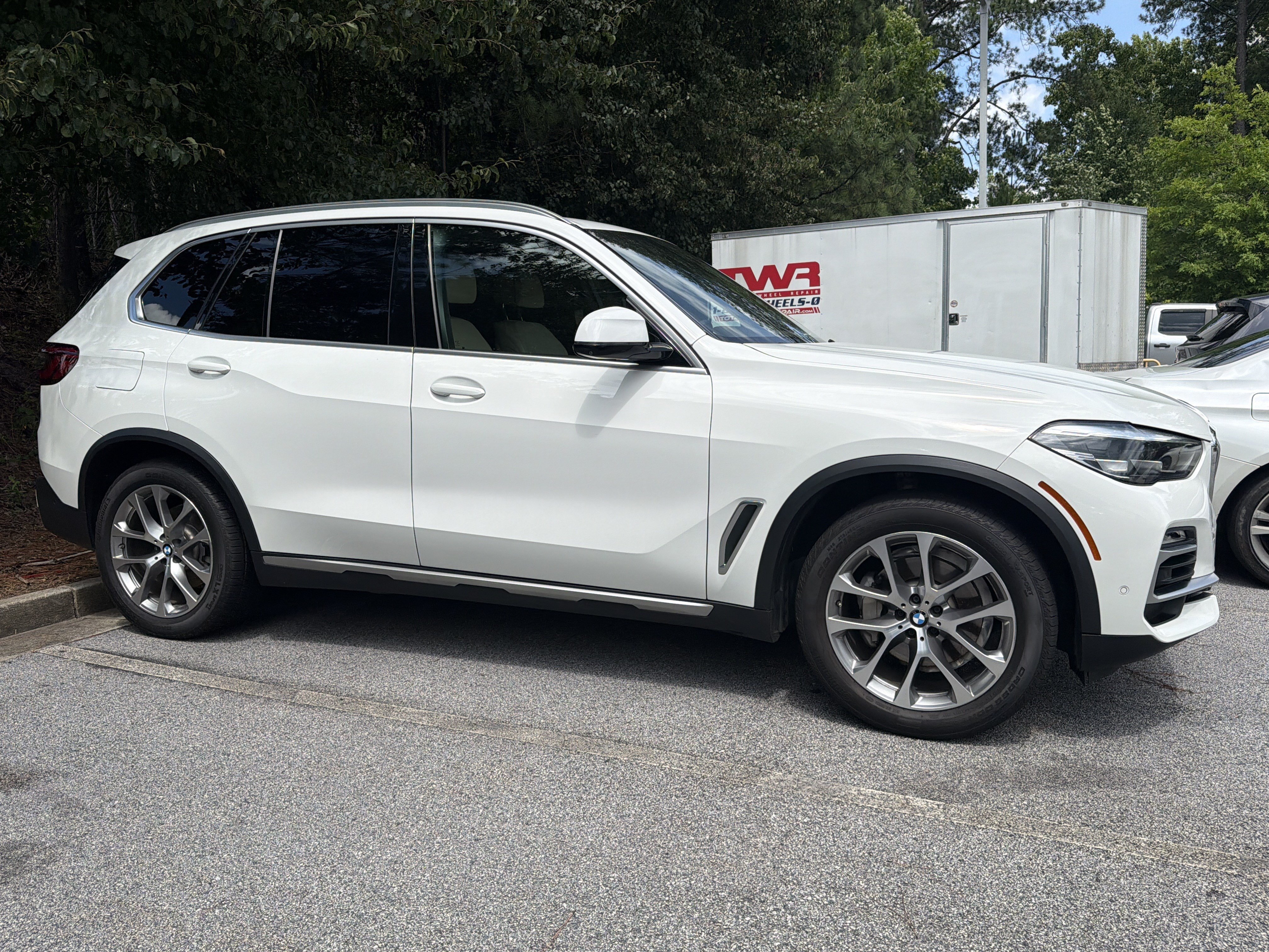 Used 2019 Alpine White BMW xDrive40i image 4